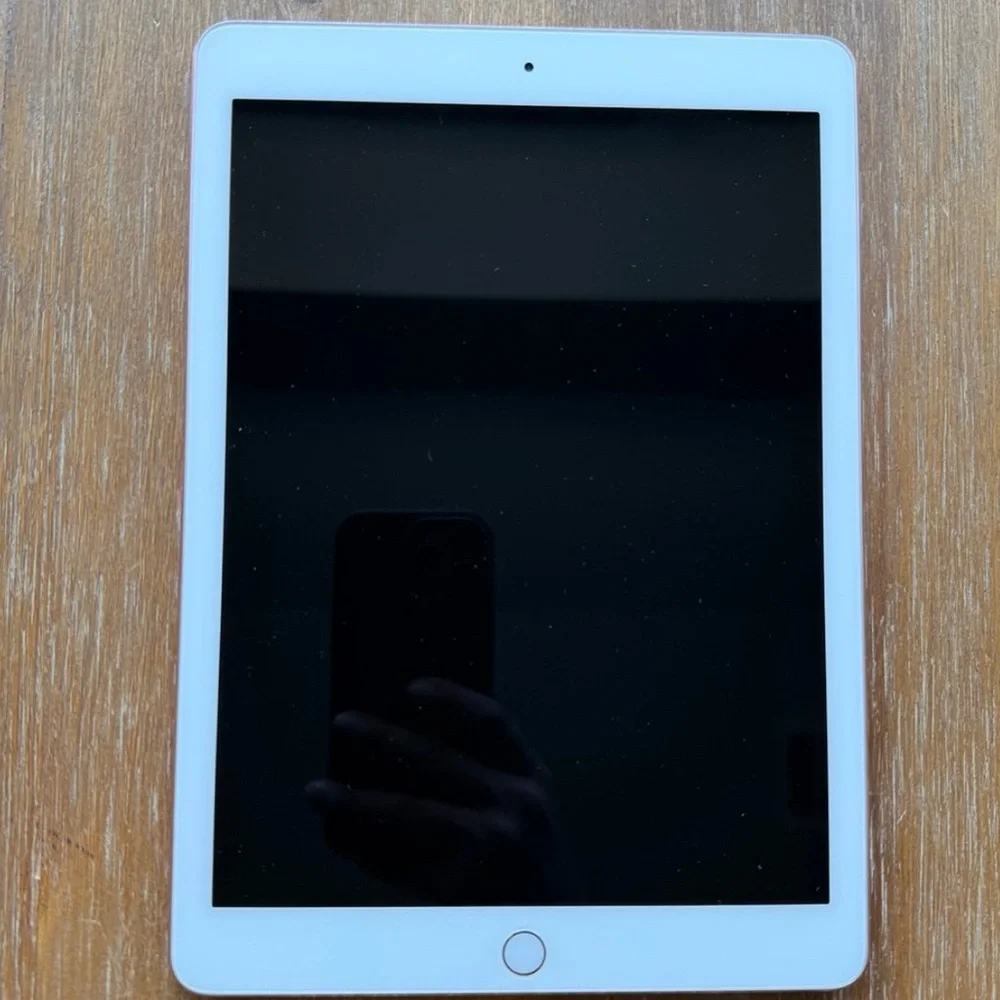 Apple iPad Pro Tablet (32GB, Wi-Fi, 9.7') Rose Gold